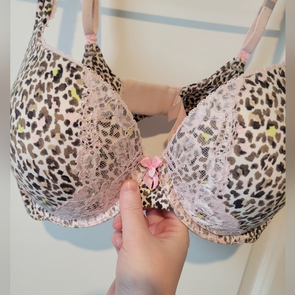 Victoria's Secret Padded Body By Victoria Bra- sz 38C - Picture 2 of 4